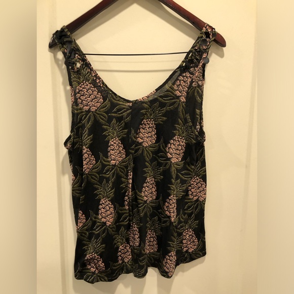 H & M pineapple tank - Picture 2 of 4